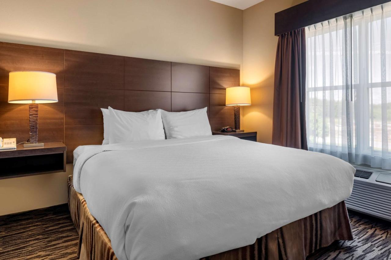 Best Western Plus Bridgewater Hotel & Convention Centre Exterior foto