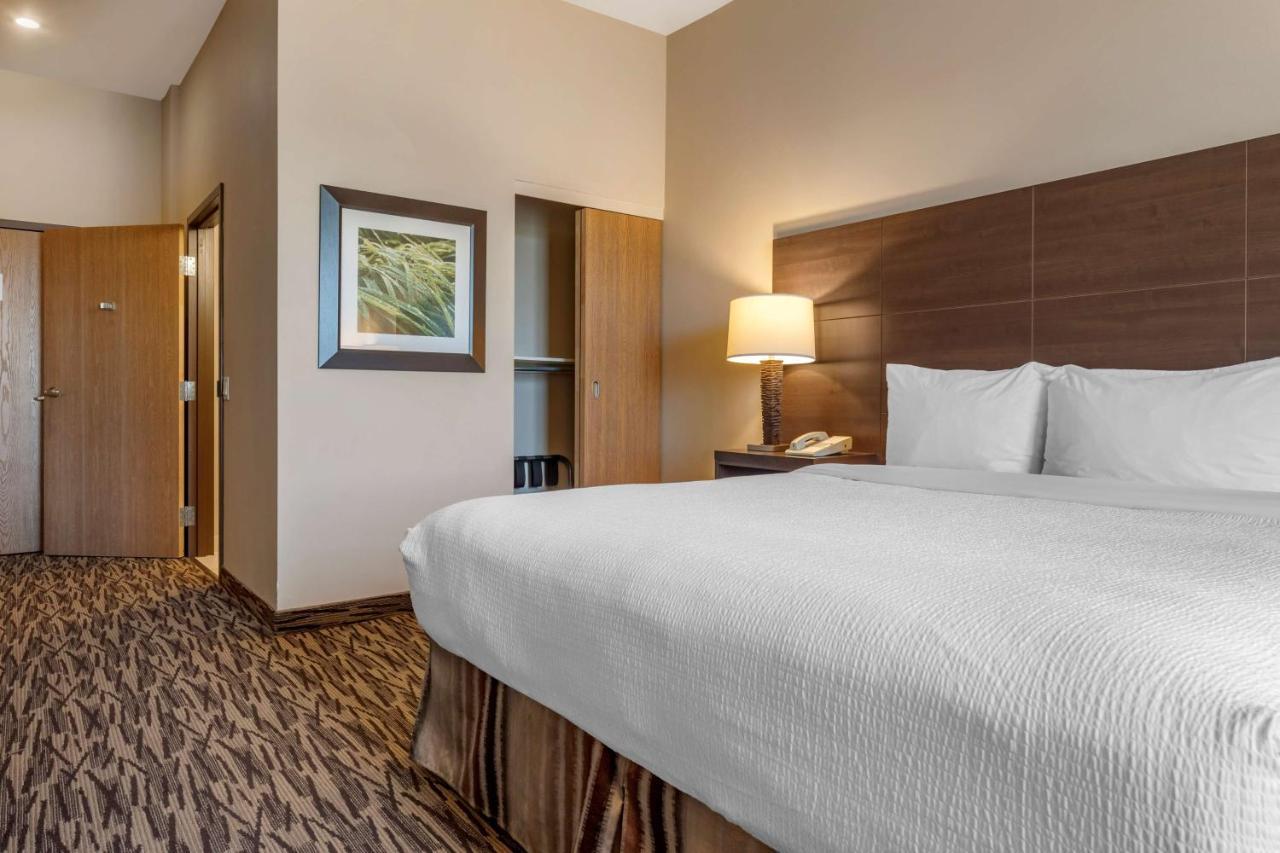 Best Western Plus Bridgewater Hotel & Convention Centre Exterior foto