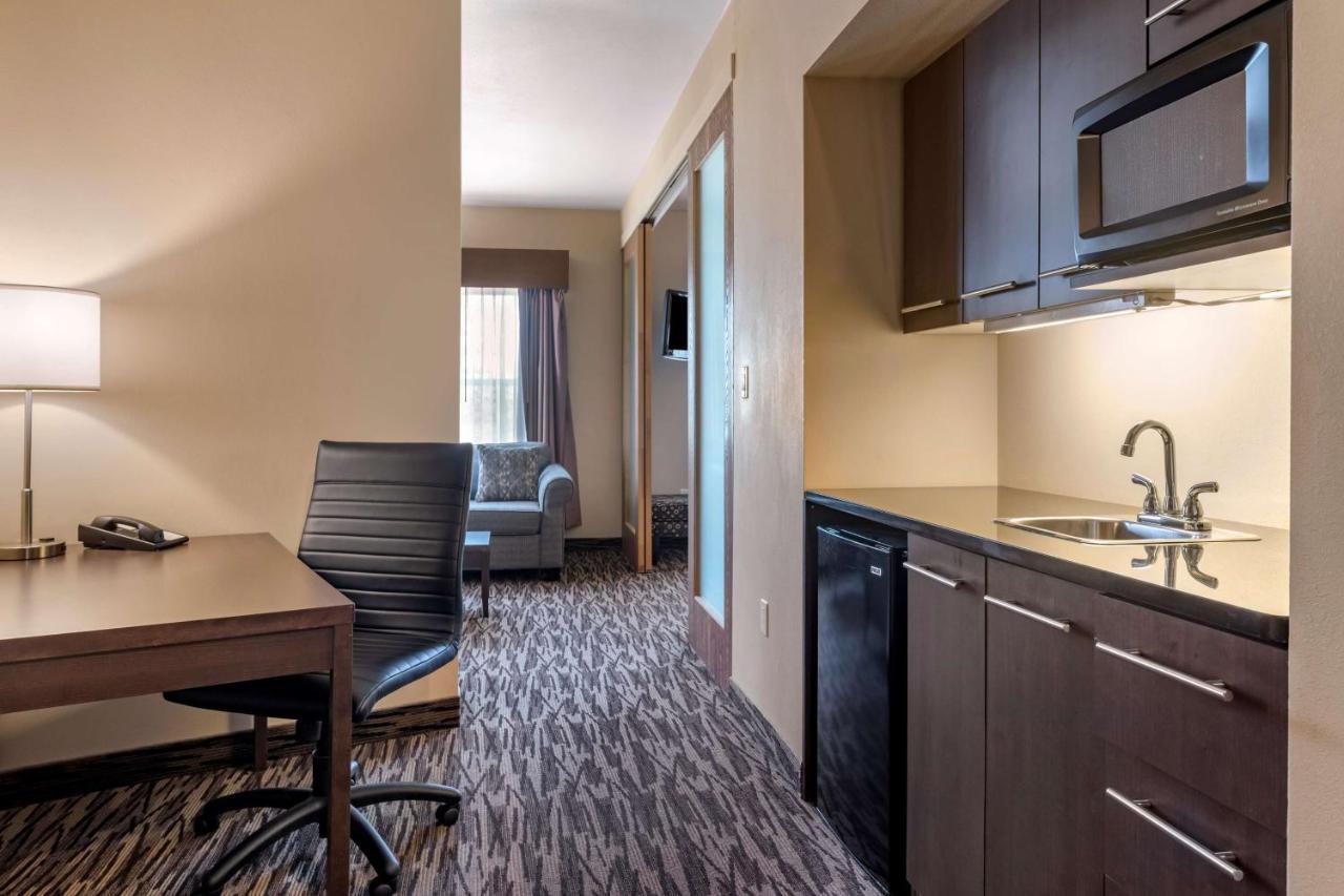Best Western Plus Bridgewater Hotel & Convention Centre Exterior foto